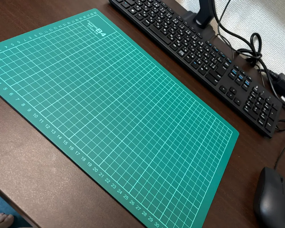 作品を制作する作業机